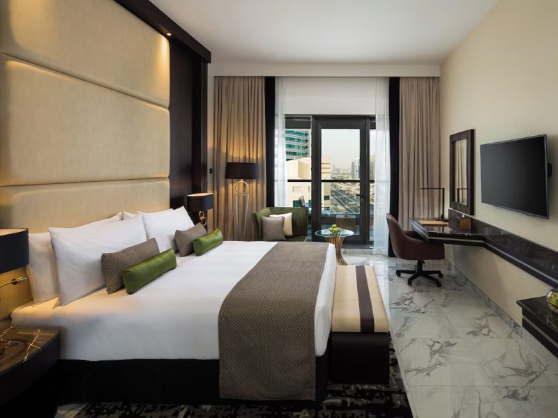 Deluxe Room with Balcony – (Millennium Place Marina)