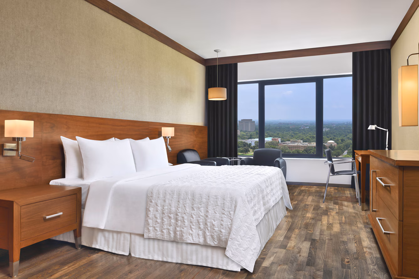 Guest Room 1 Queen – (Le Méridien New Delhi)