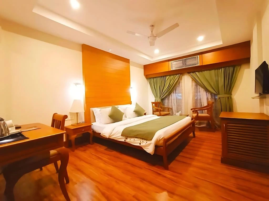 Deluxe Plus (Hill Palace Hotel & Spa)