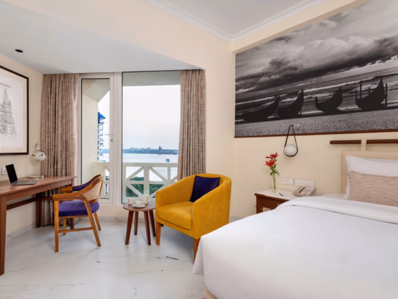 Deluxe Harbour View Room King Bed (Vivanta Ernakulam)