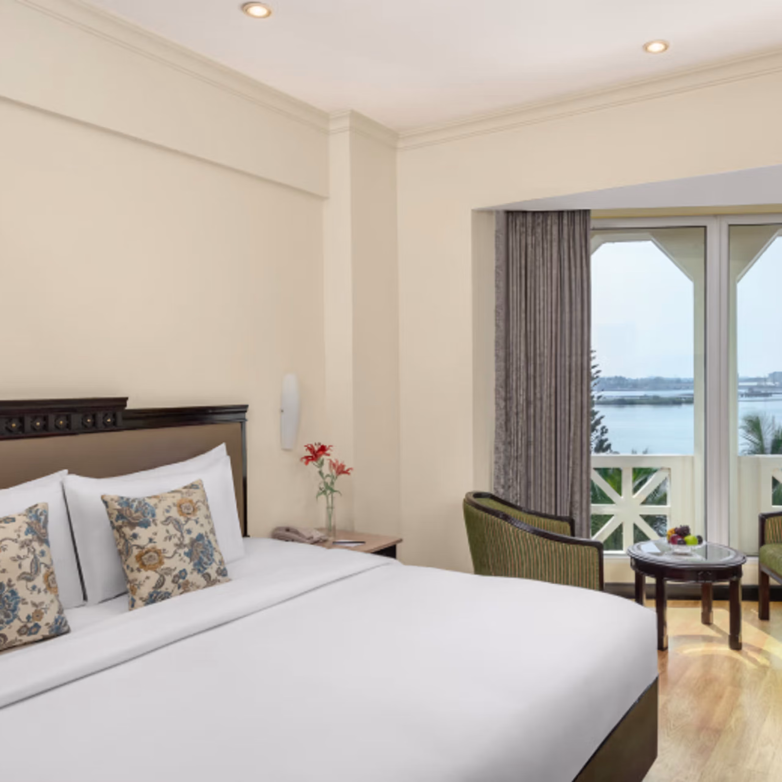 Executive Sea View Room King Bed (Vivanta Ernakulam)