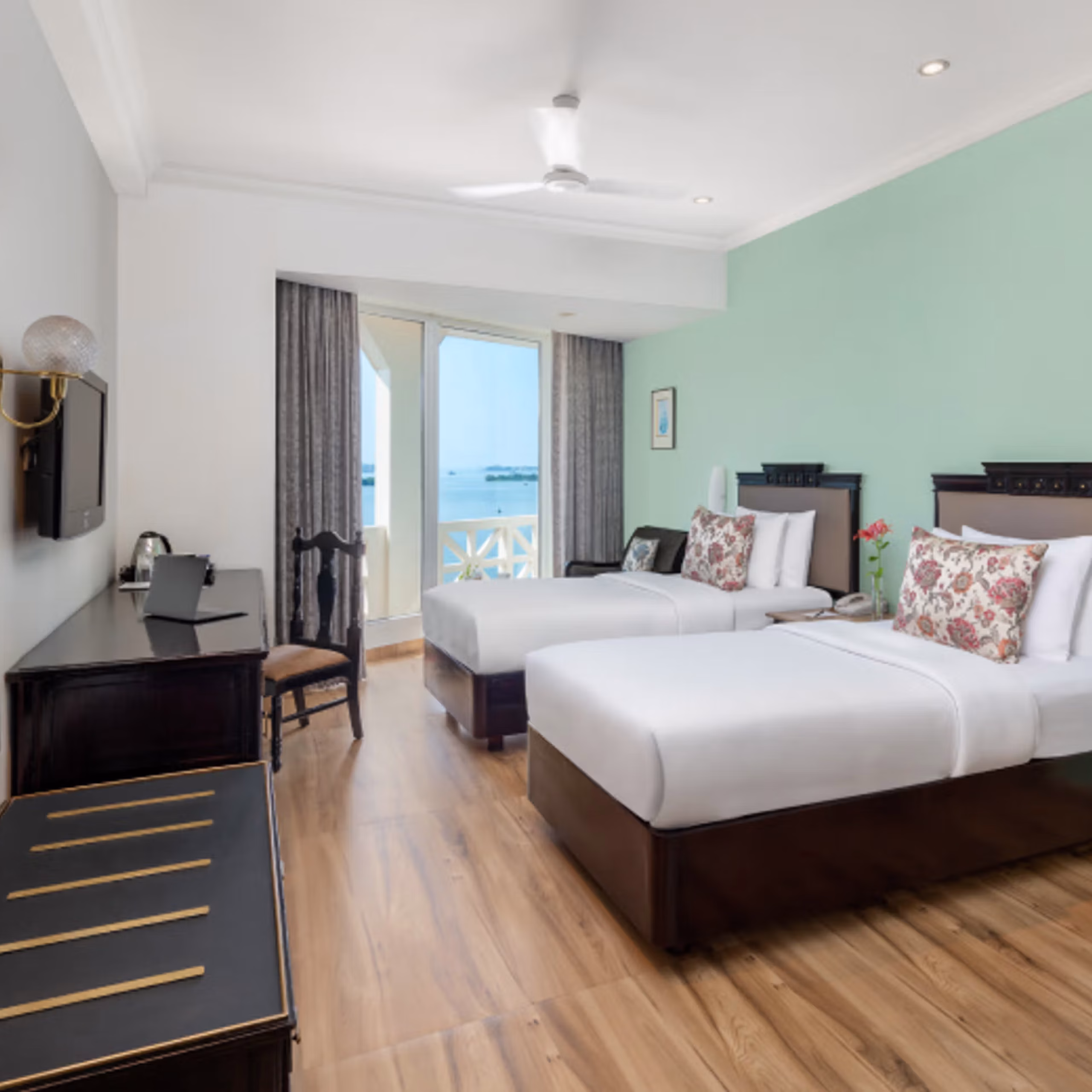 Executive Sea View Room Twin Bed (Vivanta Ernakulam)