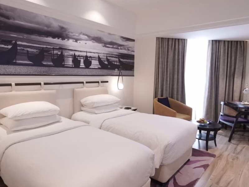 Premium Sunset View Room Twin Bed (Vivanta Ernakulam)