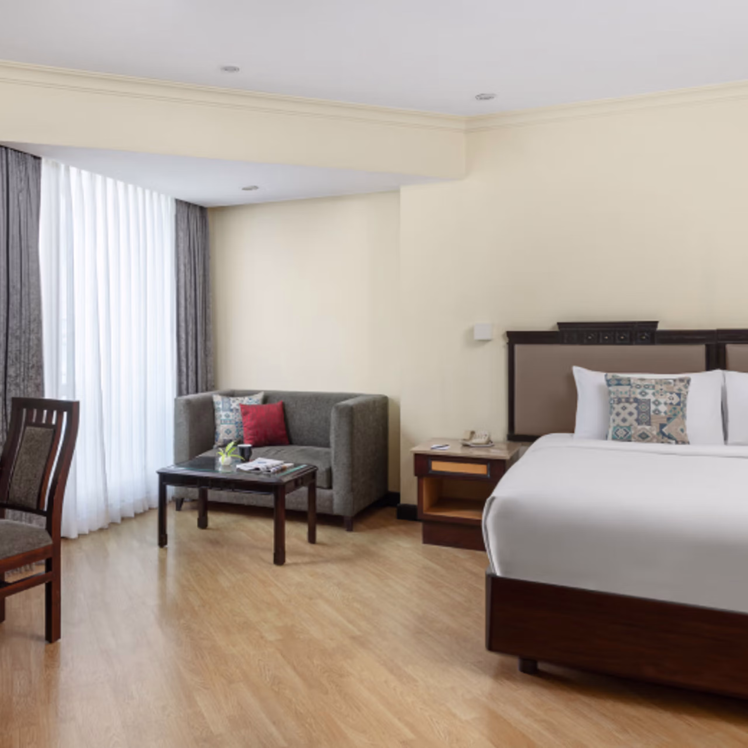 Superior Room Queen Bed (Vivanta Ernakulam)